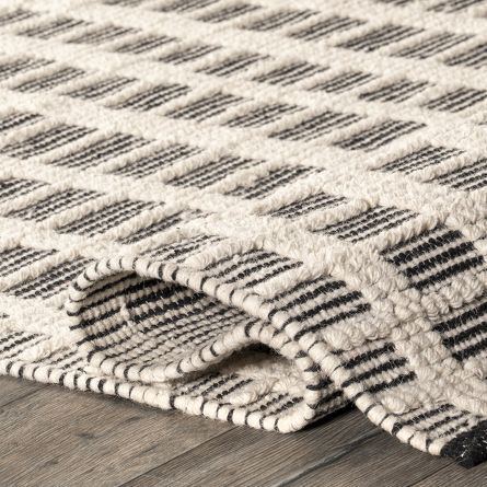 Wool and cotton rug: what are its characteristics? how to use them